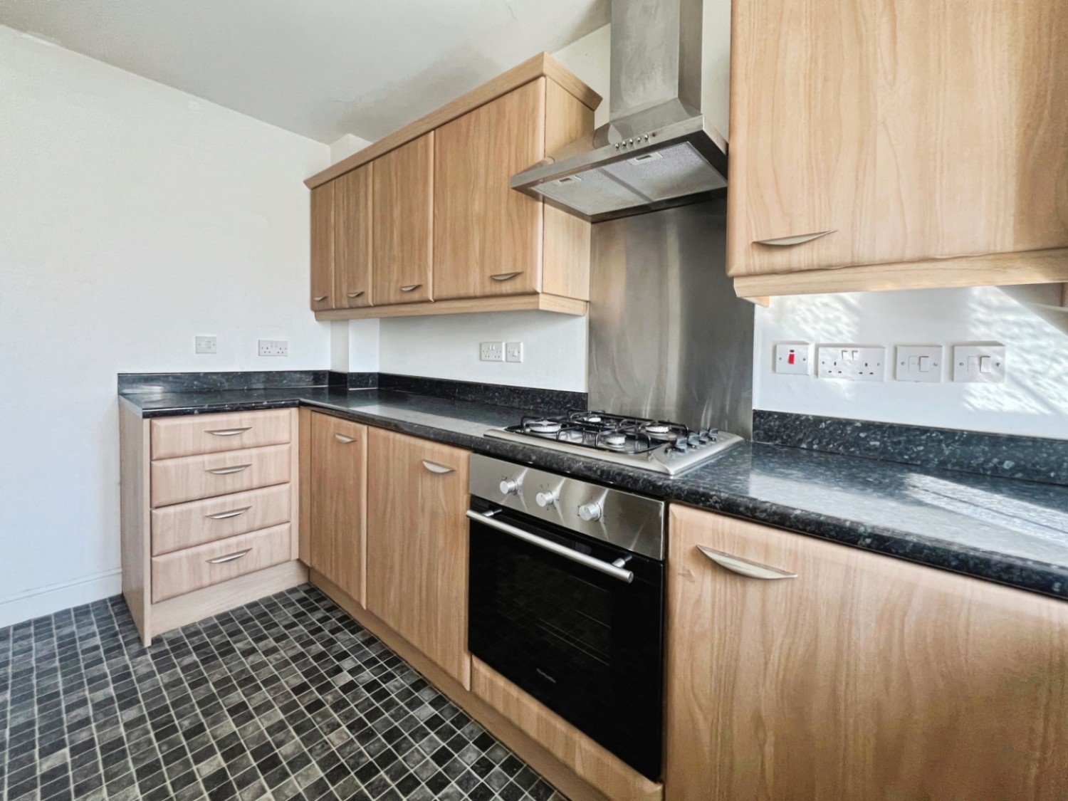 3 bedroom House for sale in Wentworth Road, Jump, Barnsley, S74 0QJ