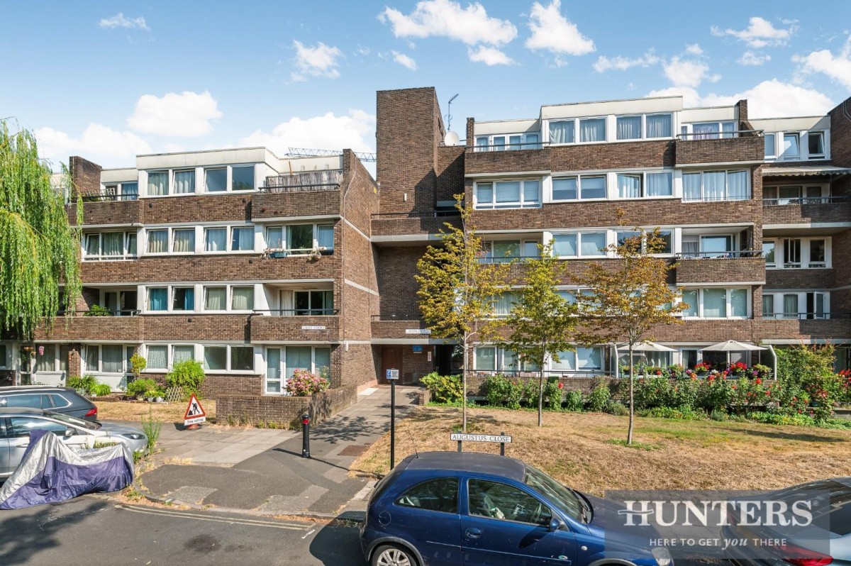 Augustus Close, Brentford