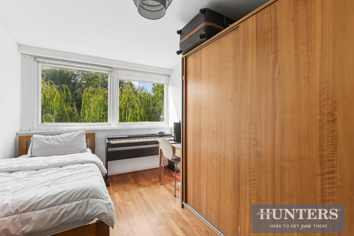 2 bedroom Flat for sale in Augustus Close, Brentford