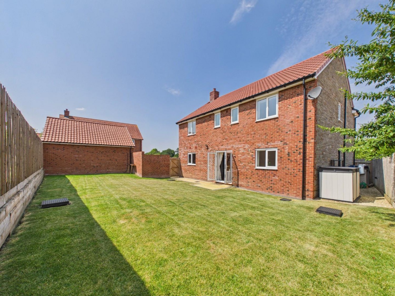 4 bedroom House for sale in Anstey Gardens, Falfield, Wotton-Under-Edge