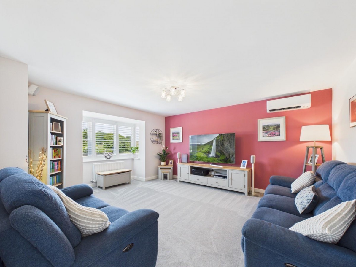 Anstey Gardens, Falfield, Wotton-Under-Edge