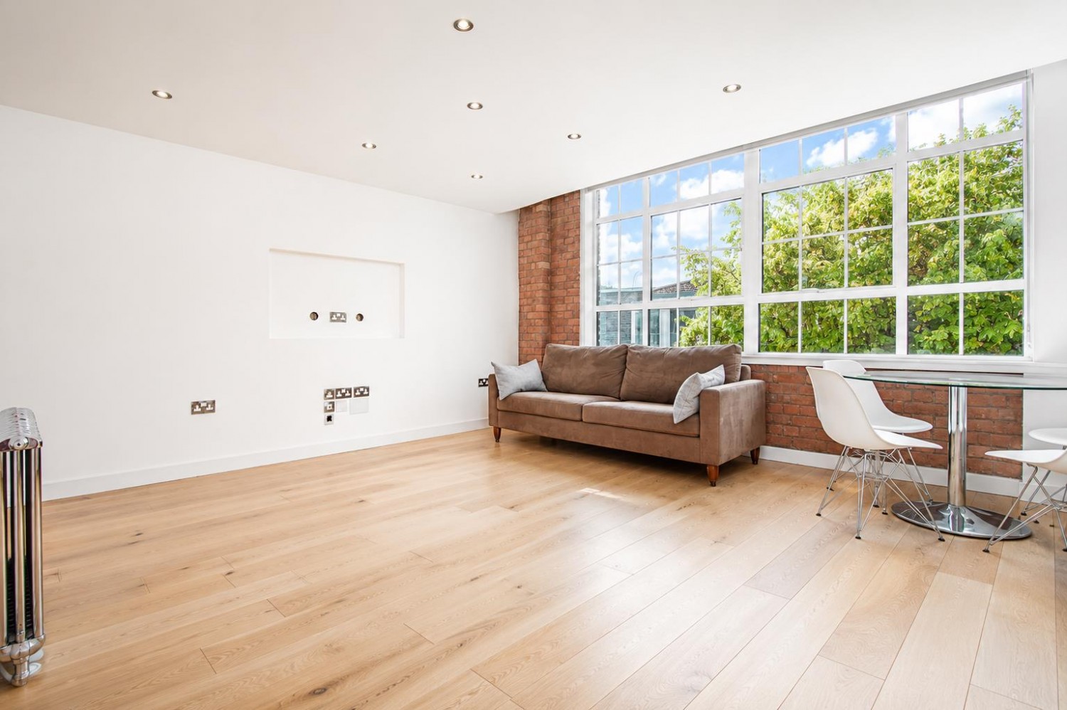 2 bedroom Flat to let in Princelet Street, Spitalfields, E1