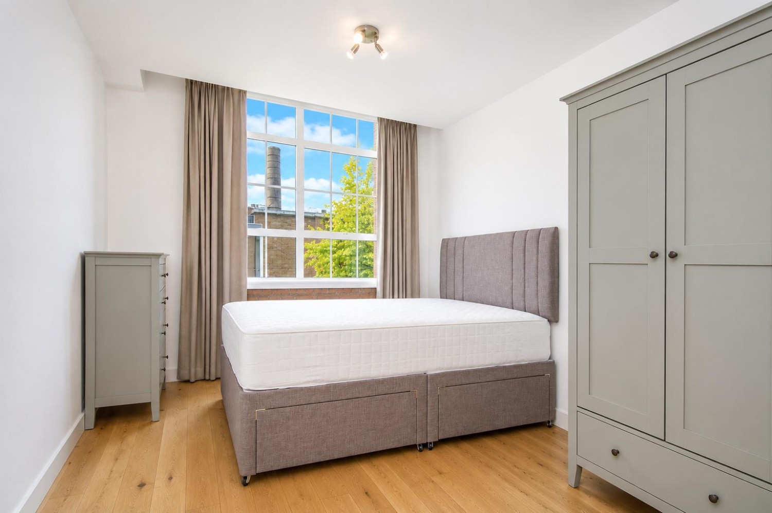 2 bedroom Flat to let in Princelet Street, Spitalfields, E1