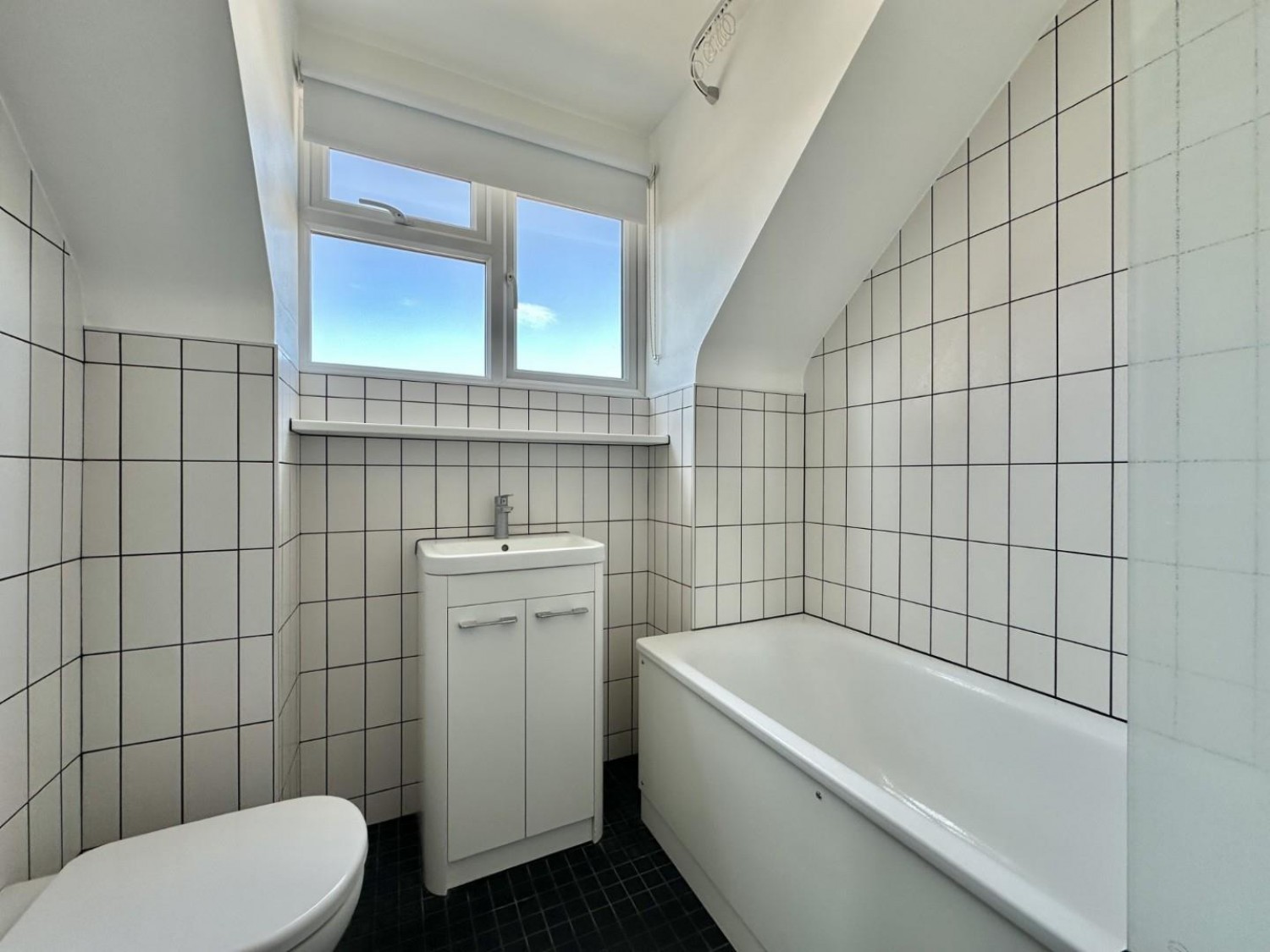 1 bedroom Flat to let in Long Lane, Hillingdon, Uxbridge