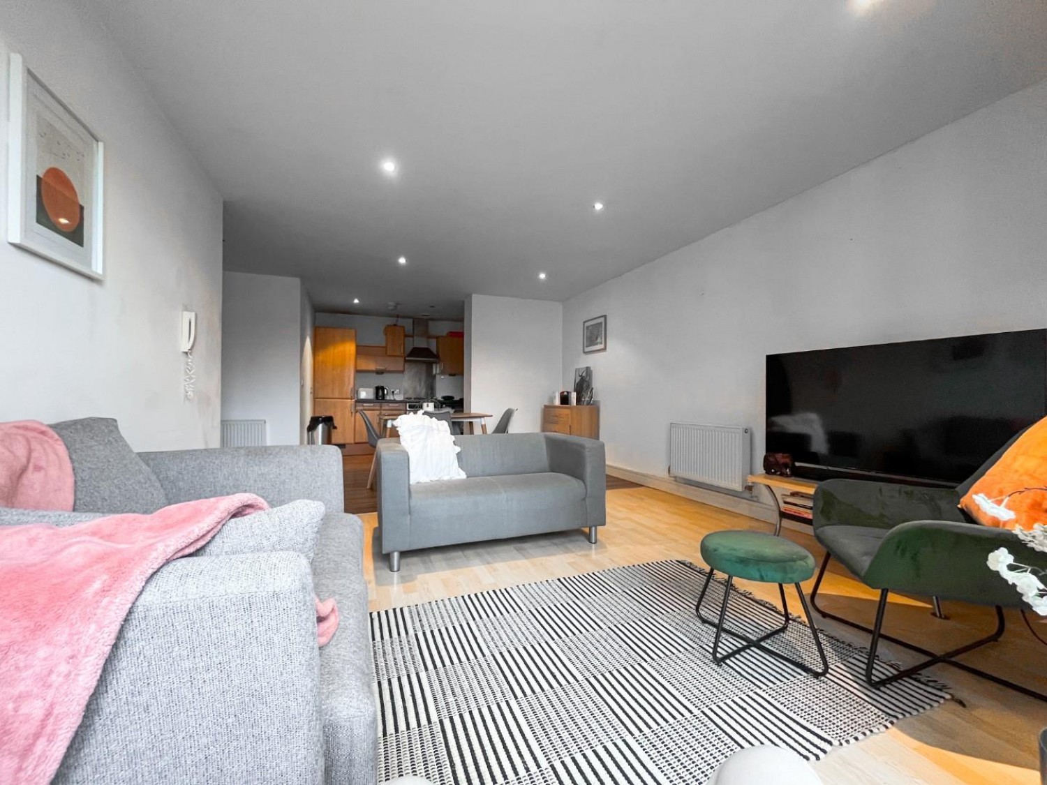 2 bedroom Flat to let in Cromwell Court, Brewery Wharf, Leeds