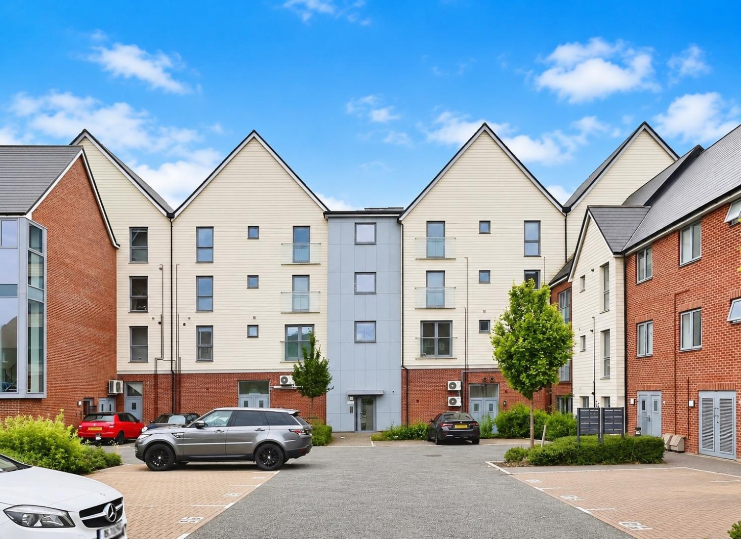 2 bedroom Flat for sale in Sir John Fogge Avenue, Repton Park