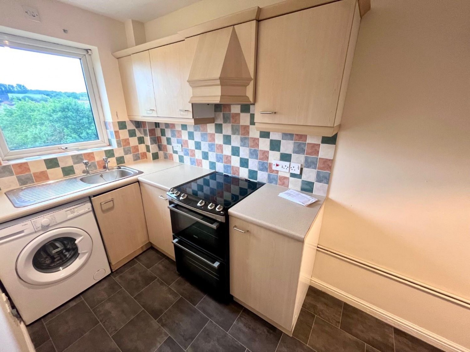 1 bedroom Flat to let in Bagleys Road, Brierley Hill