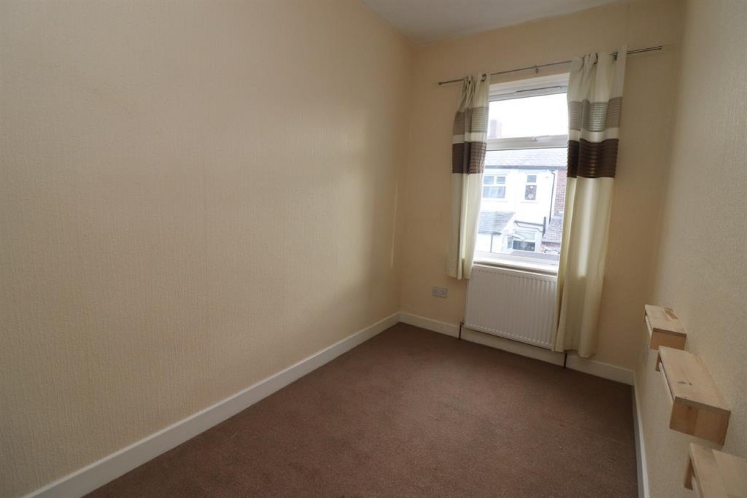 2 bedroom House to let in Young Street, Blackburn, BB2 2RG