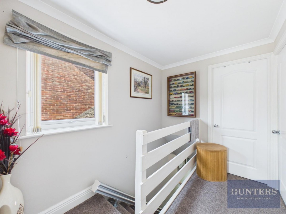 Castlemaine Drive, Cheltenham