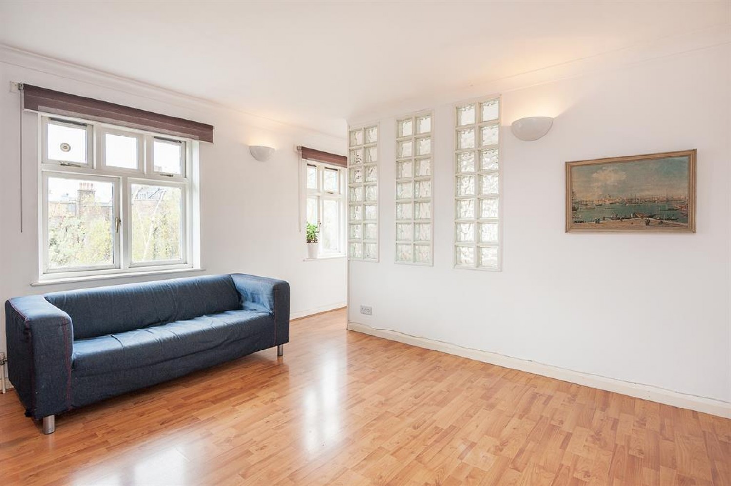 2 bedroom Flat to let in Matthias Road, London, N16