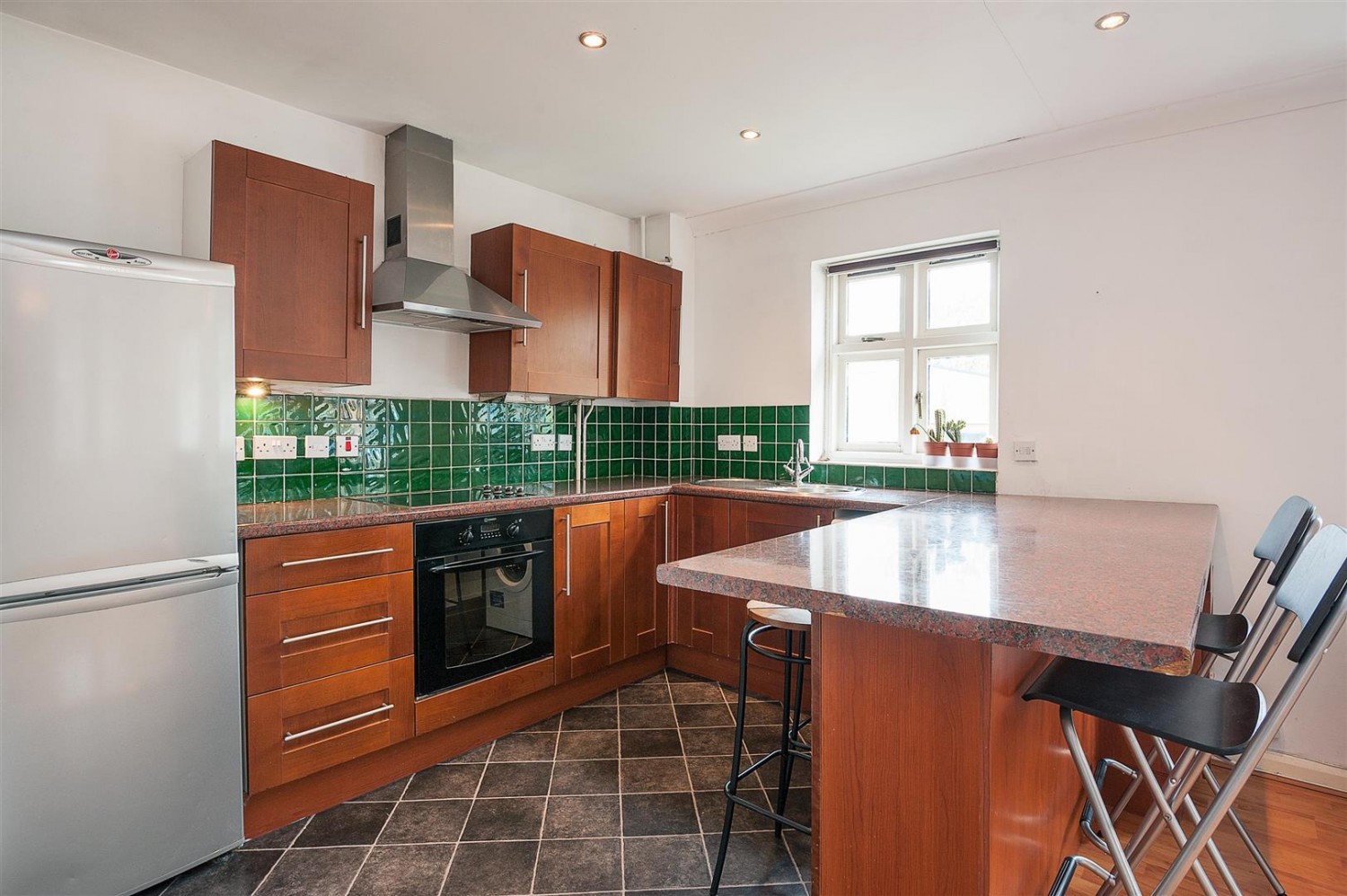 2 bedroom Flat to let in Matthias Road, London, N16