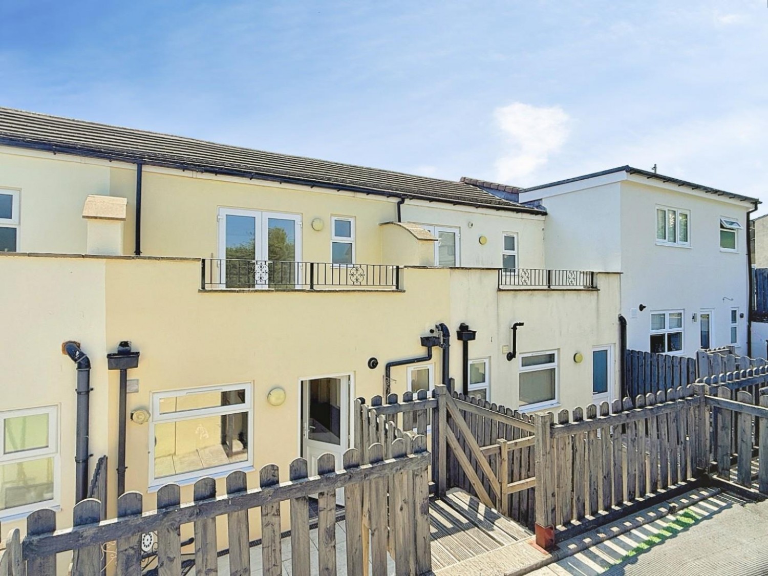 2 bedroom House for sale in Valley Road, Pudsey