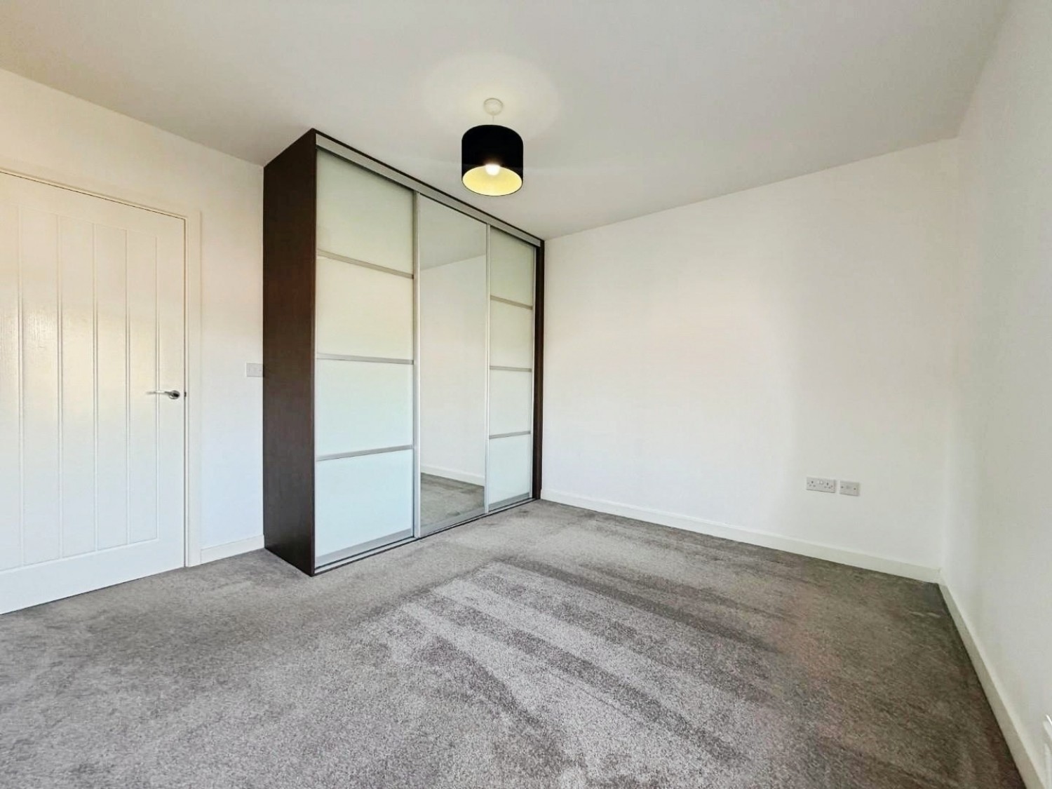2 bedroom Flat for sale in Laurens Van Der Post Way, Ashford