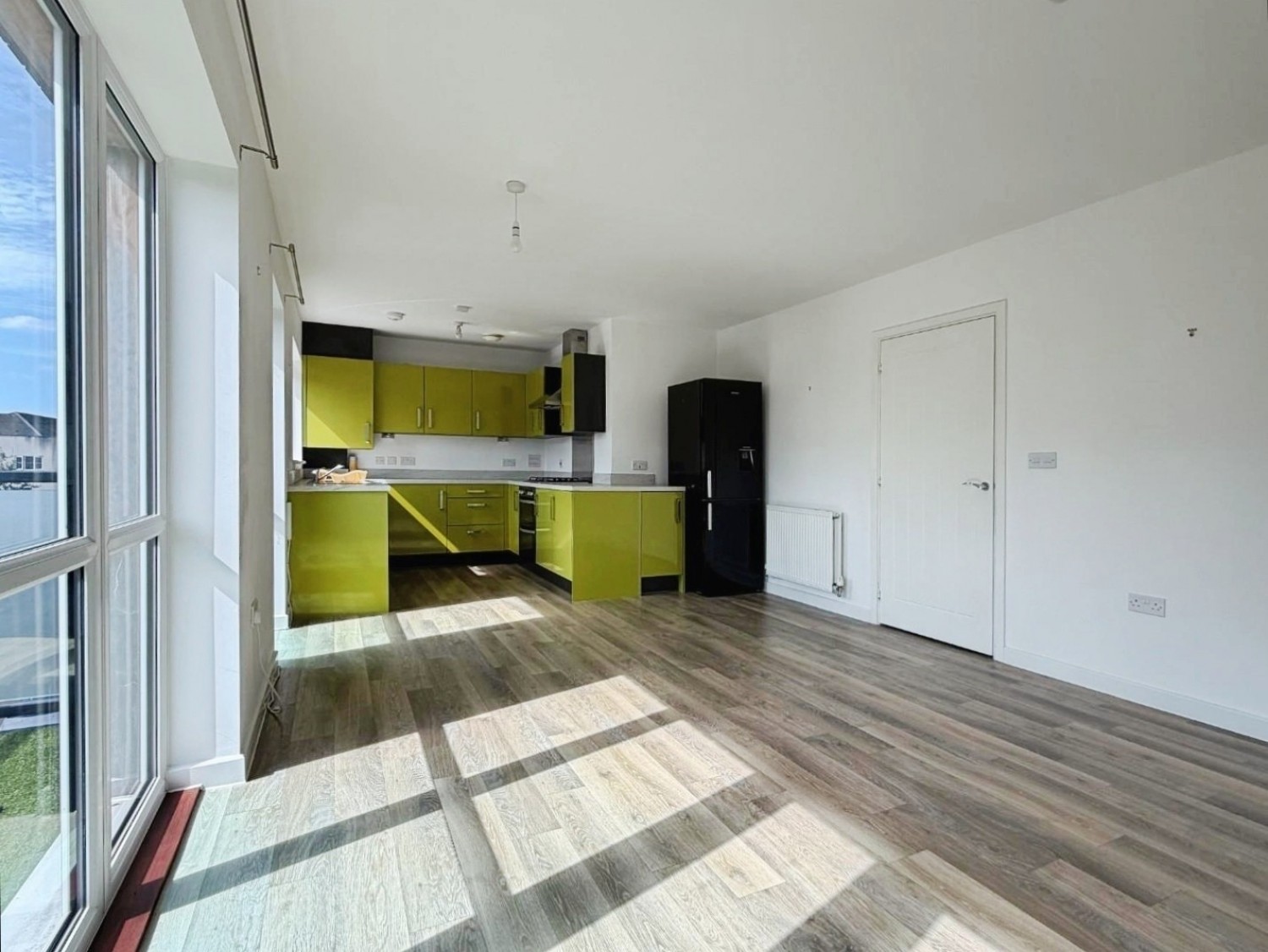 2 bedroom Flat for sale in Laurens Van Der Post Way, Ashford