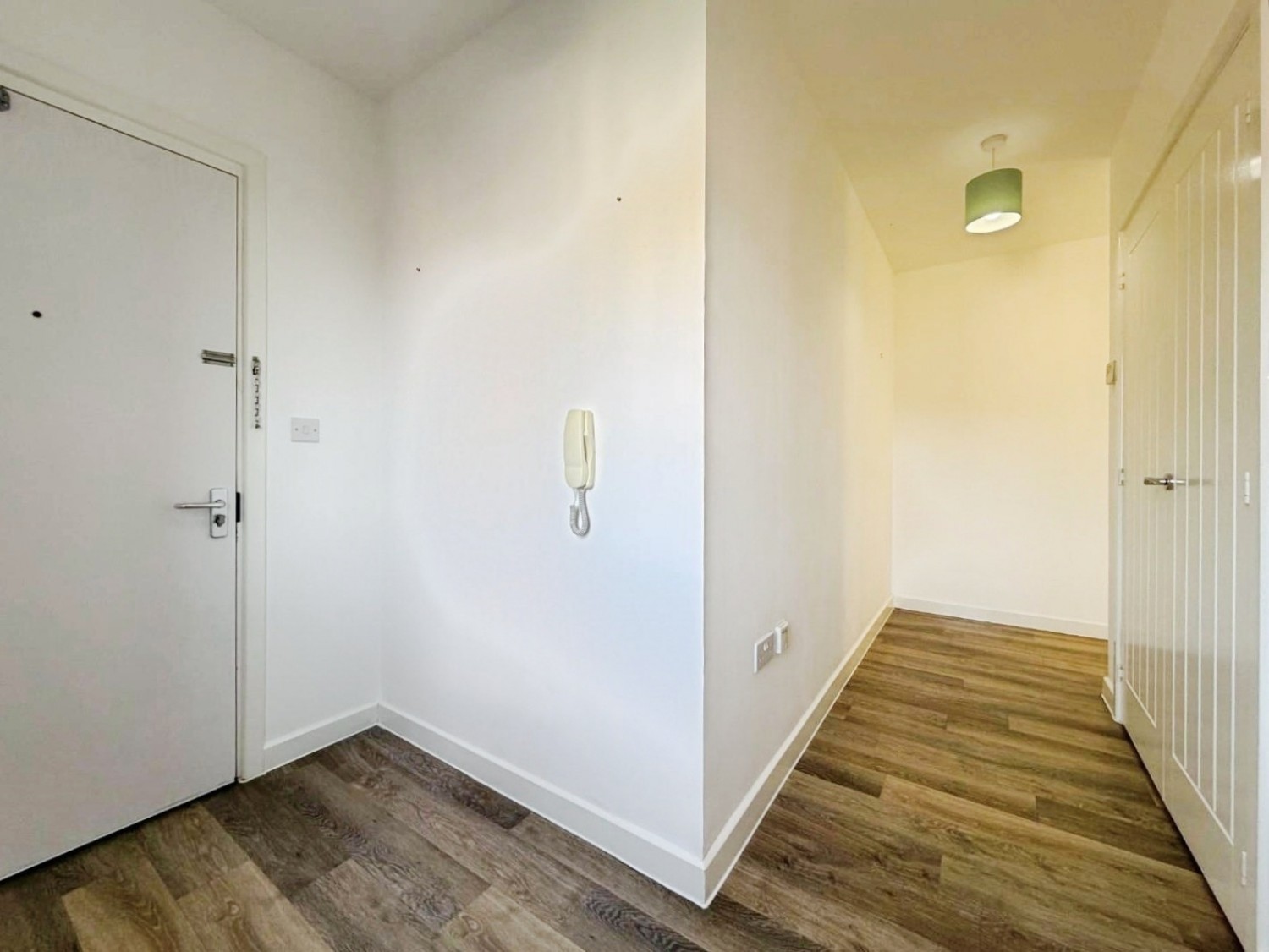 2 bedroom Flat for sale in Laurens Van Der Post Way, Ashford