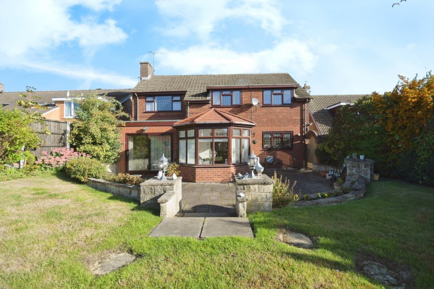 3 bedroom House for sale in Middlecroft Road South, Staveley, Chesterfield, S43 3NQ