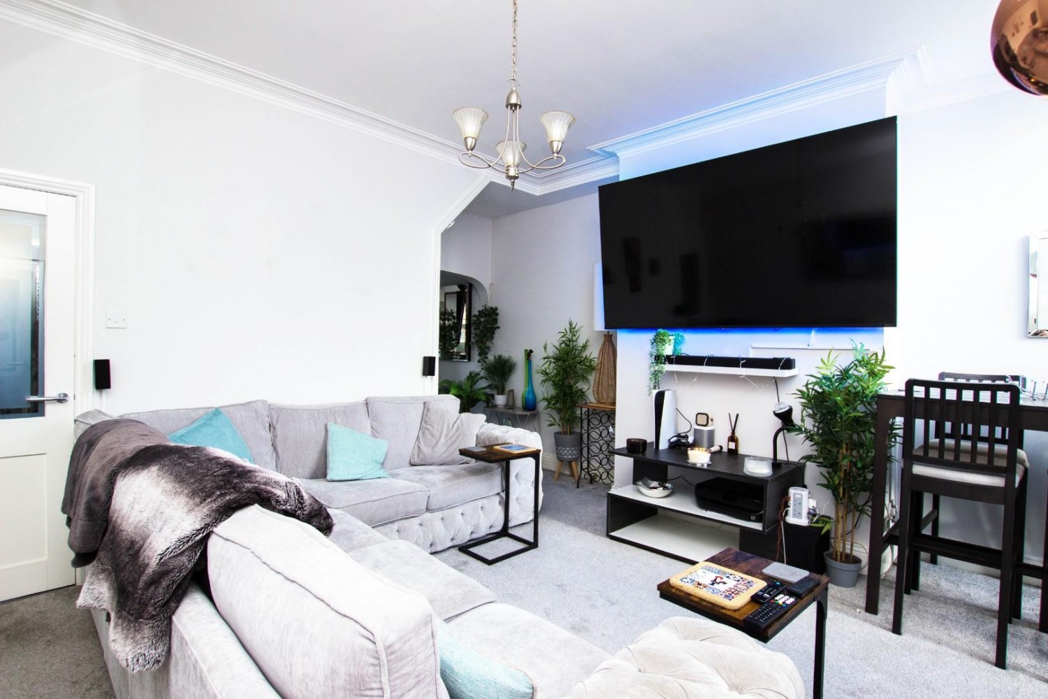2 bedroom House to let in Earnsdale Road, Darwen