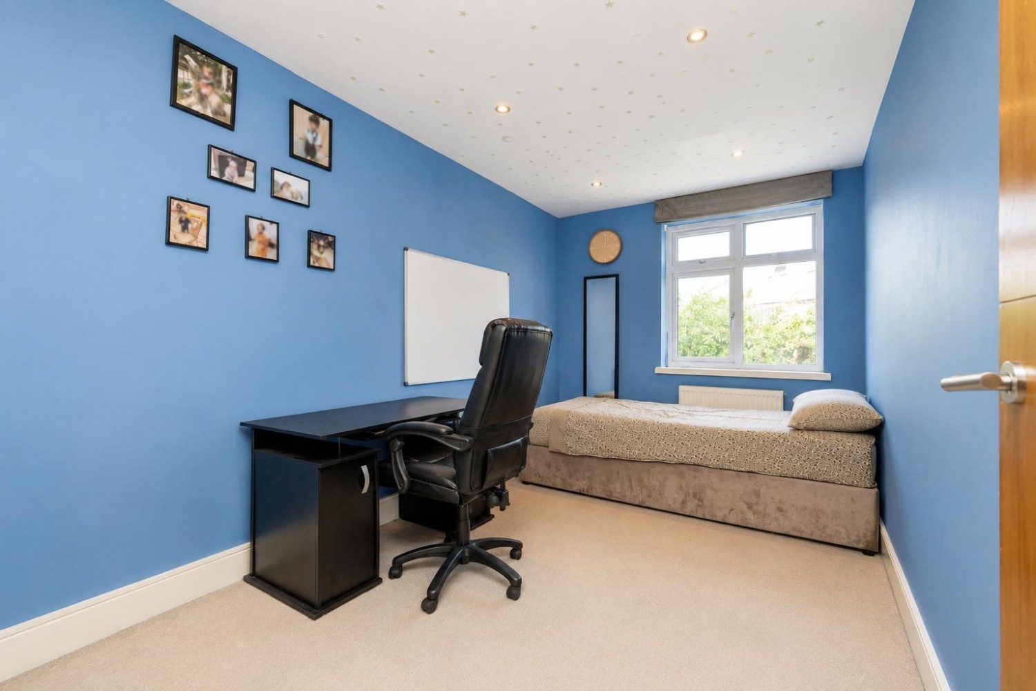 2 bedroom Flat for sale in Whitefriars Drive, Harrow