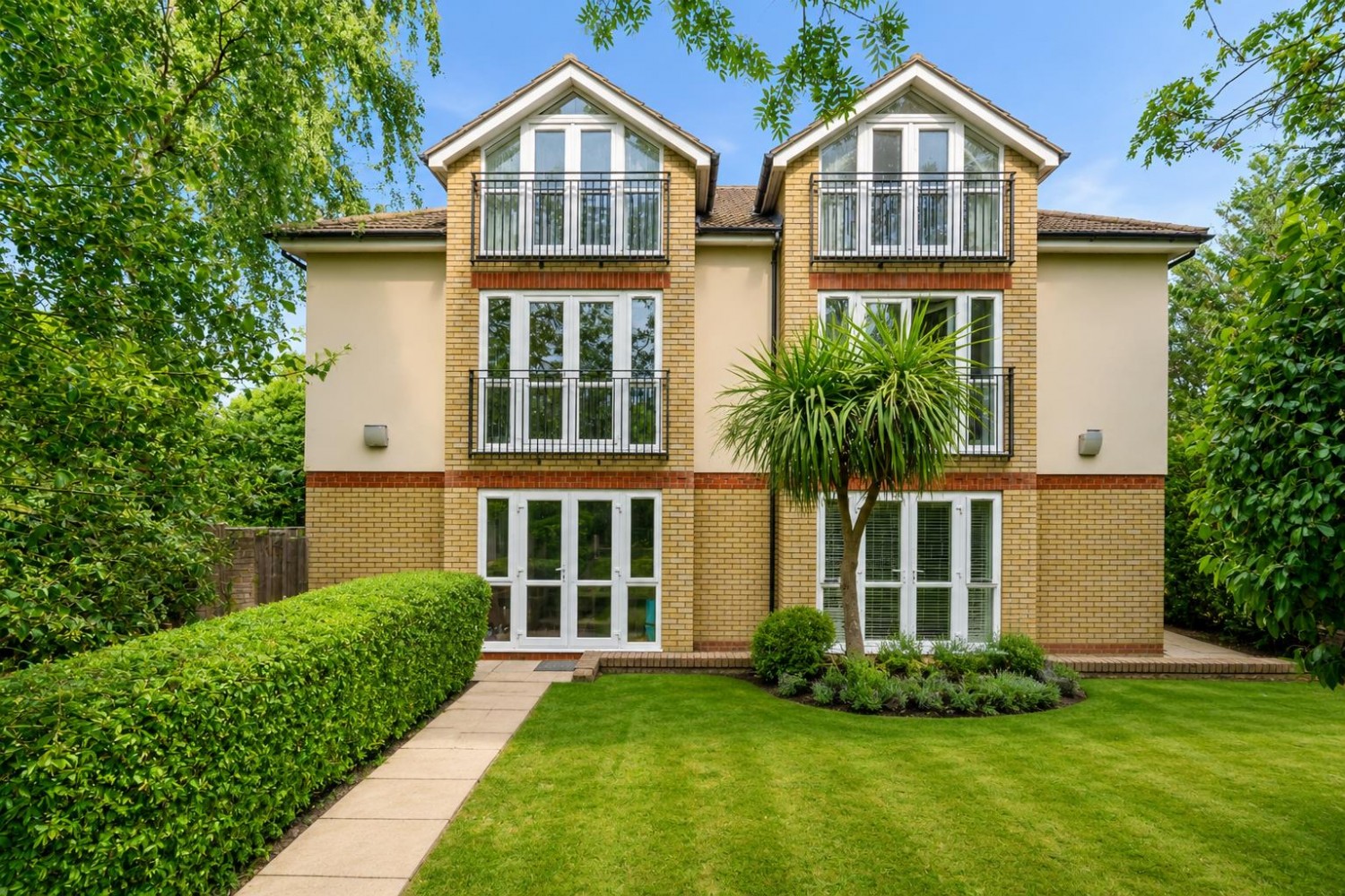 2 bedroom Flat for sale in Whitefriars Drive, Harrow