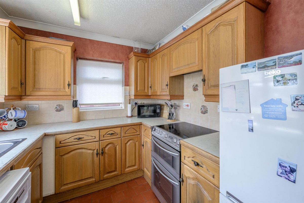 Beachwood Avenue, Wall Heath, DY6 0HL