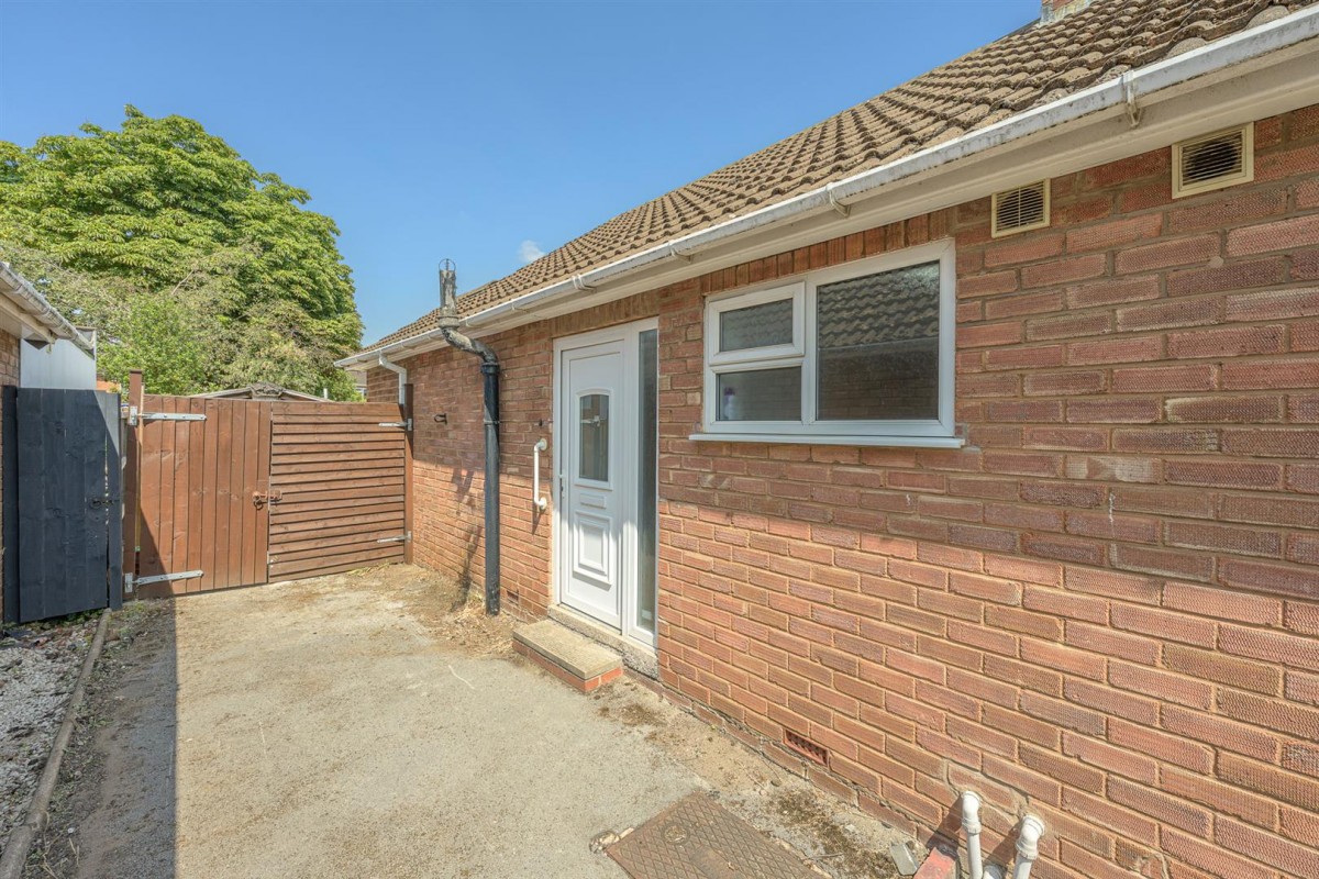 Beachwood Avenue, Wall Heath, DY6 0HL