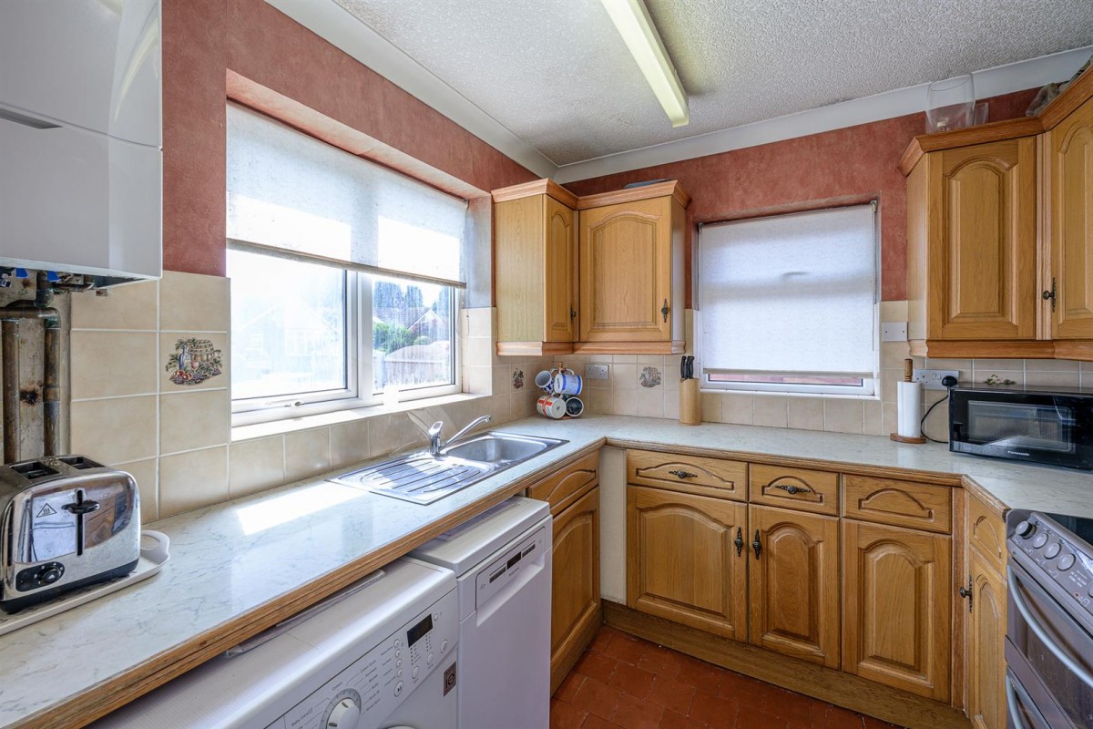 Beachwood Avenue, Wall Heath, DY6 0HL