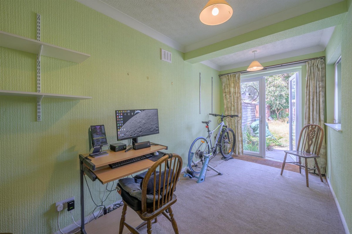 Beachwood Avenue, Wall Heath, DY6 0HL