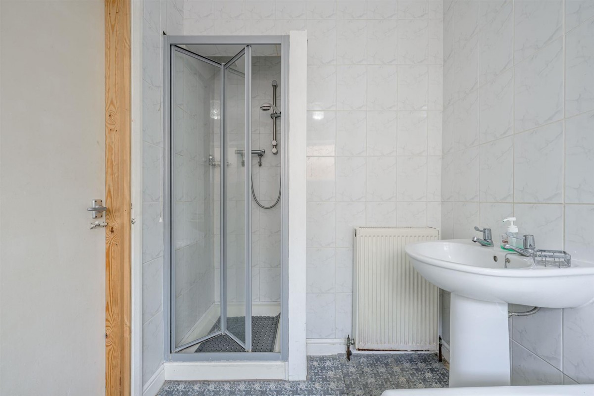 Beachwood Avenue, Wall Heath, DY6 0HL