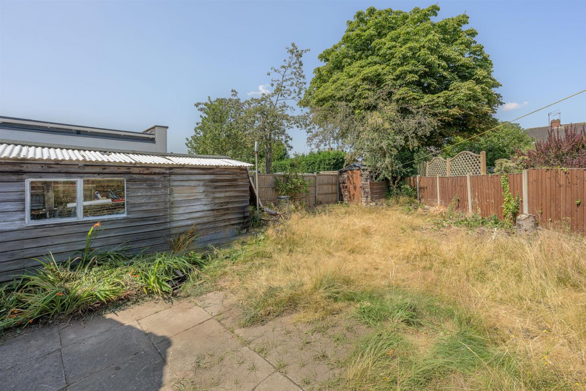 Beachwood Avenue, Wall Heath, DY6 0HL