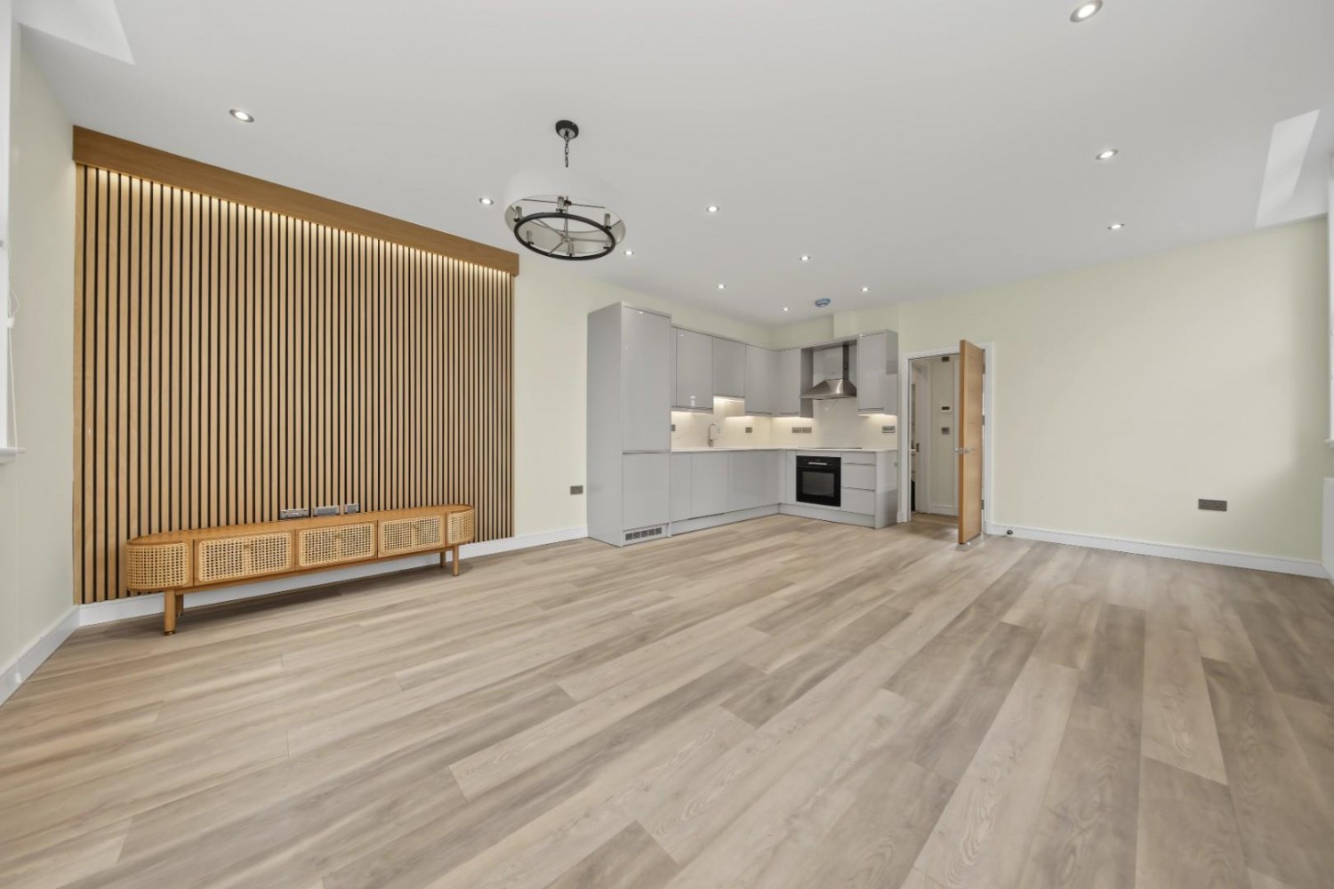 1 bedroom Flat to let in Ashwin Street, London, E8