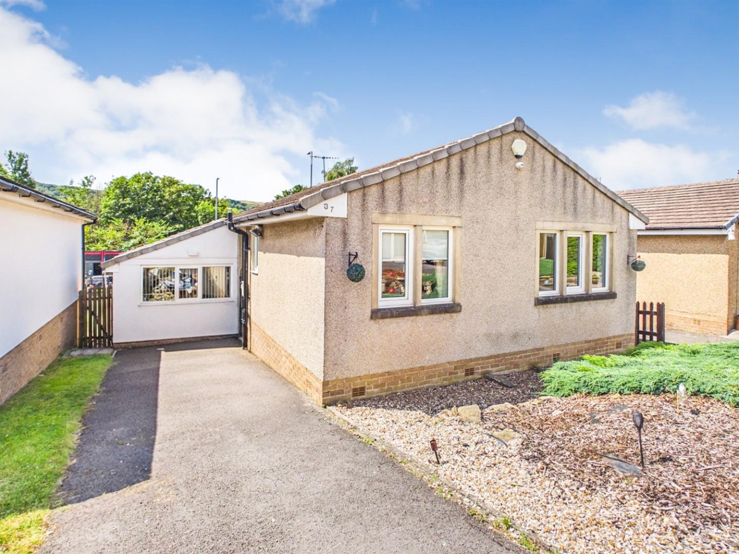 2 bedroom Bungalow for sale in Heaton Avenue, Sandbeds, Keighley