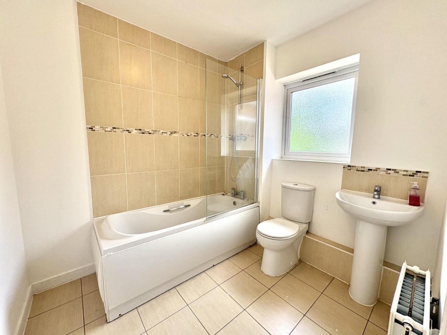 2 bedroom Flat to let in Albacore Way, Hayes