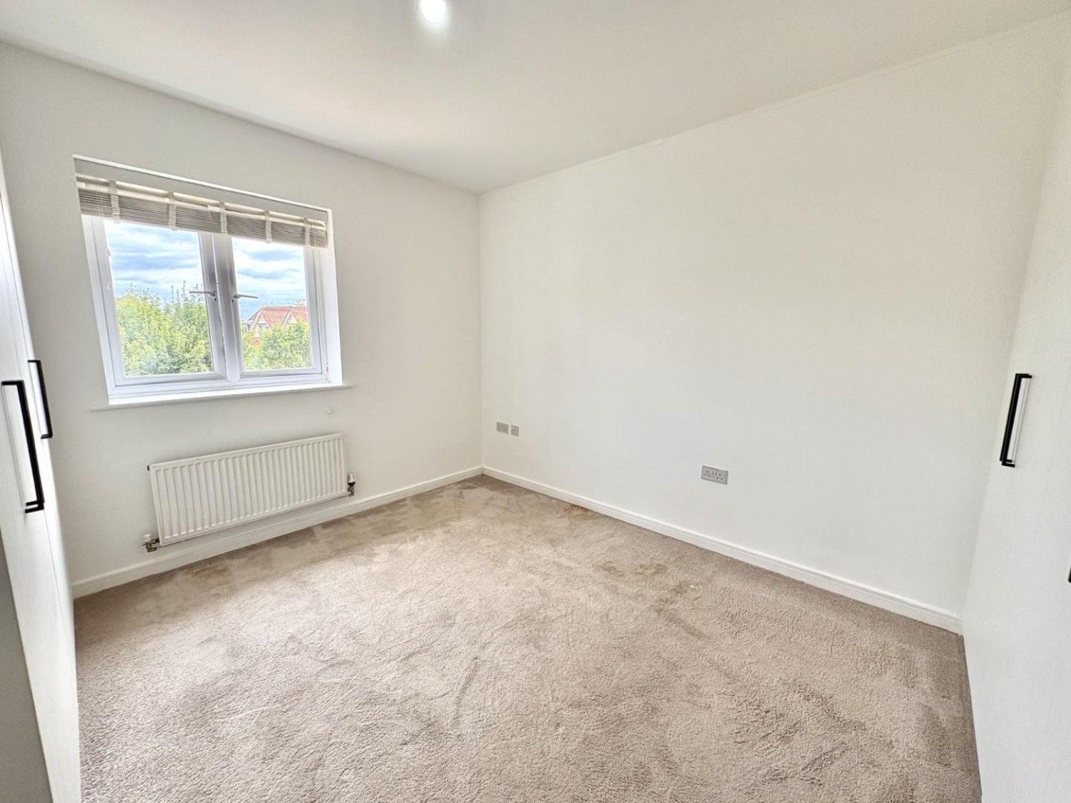 2 bedroom Flat to let in Albacore Way, Hayes