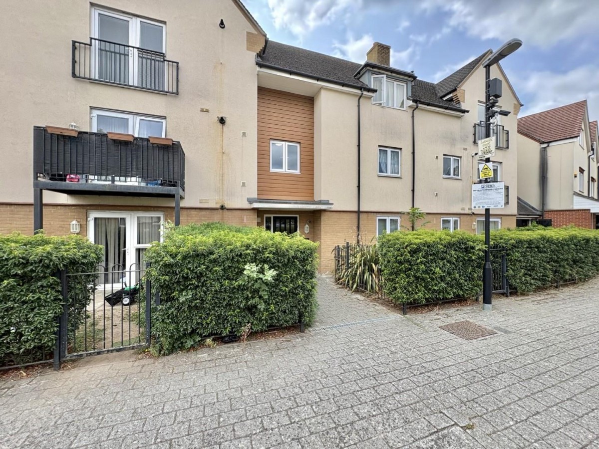 Albacore Way, Hayes