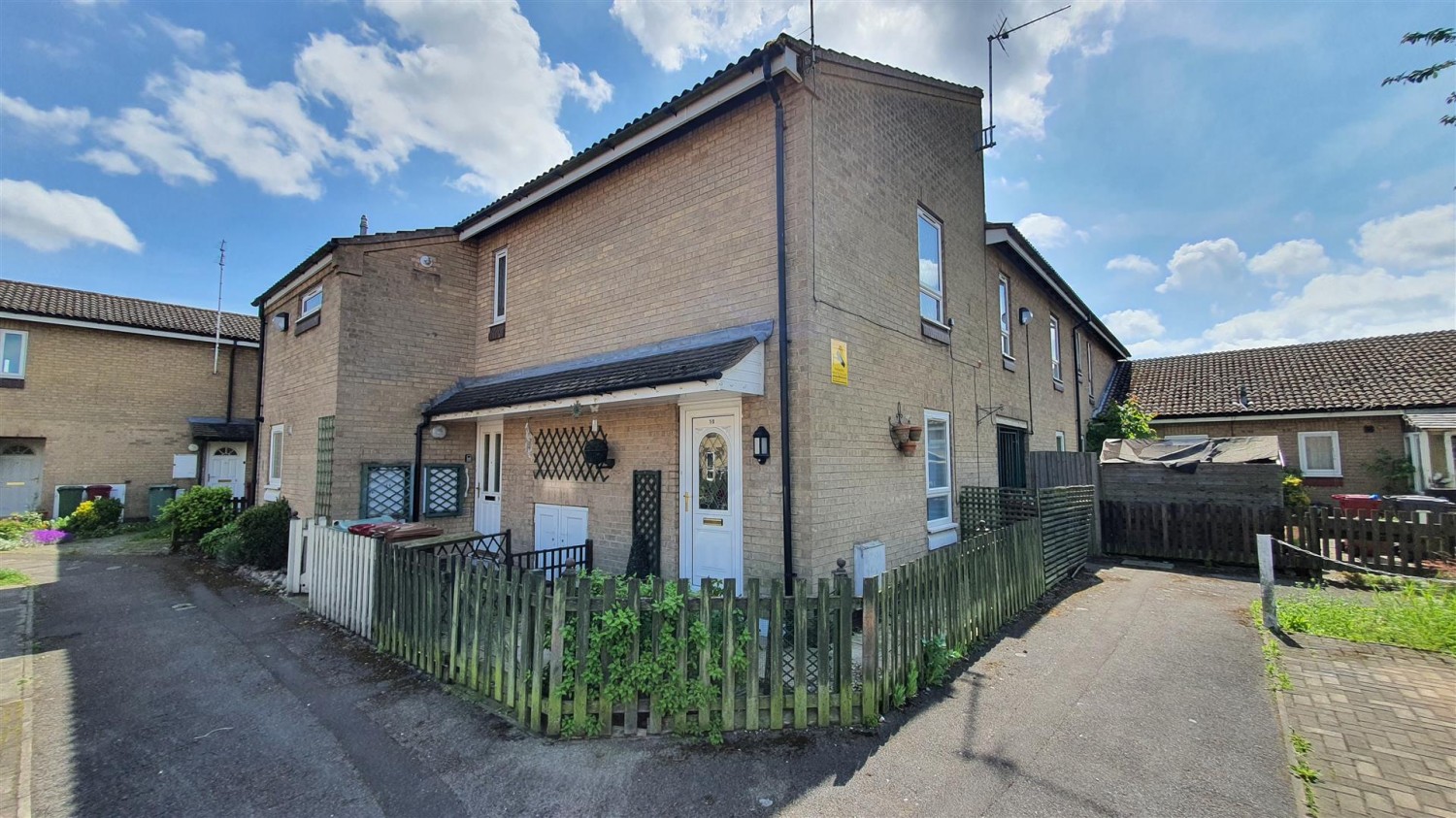 2 bedroom Flat to let in Tideswell Court, Scunthorpe