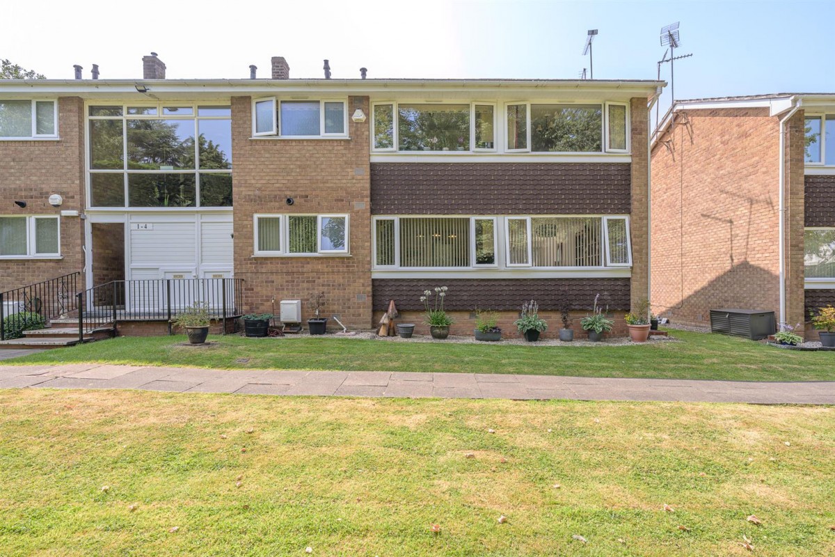 Millpool Close, Hagley, DY9 0JN