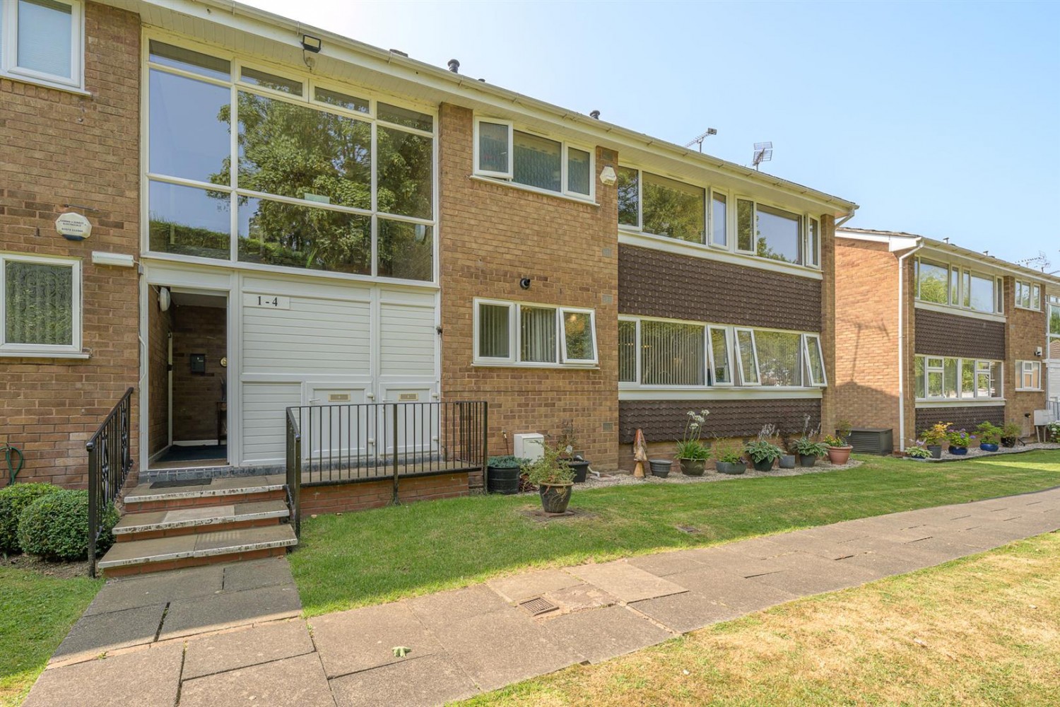2 bedroom Flat for sale in Millpool Close, Hagley, DY9 0JN
