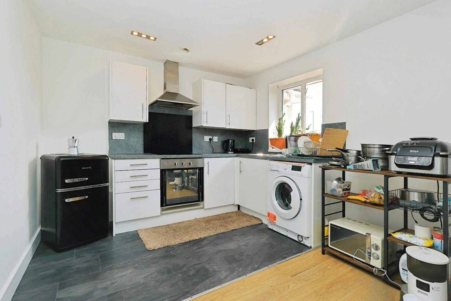 2 bedroom Flat for sale in 613 Stanningley Road, West Yorkshire, Leeds