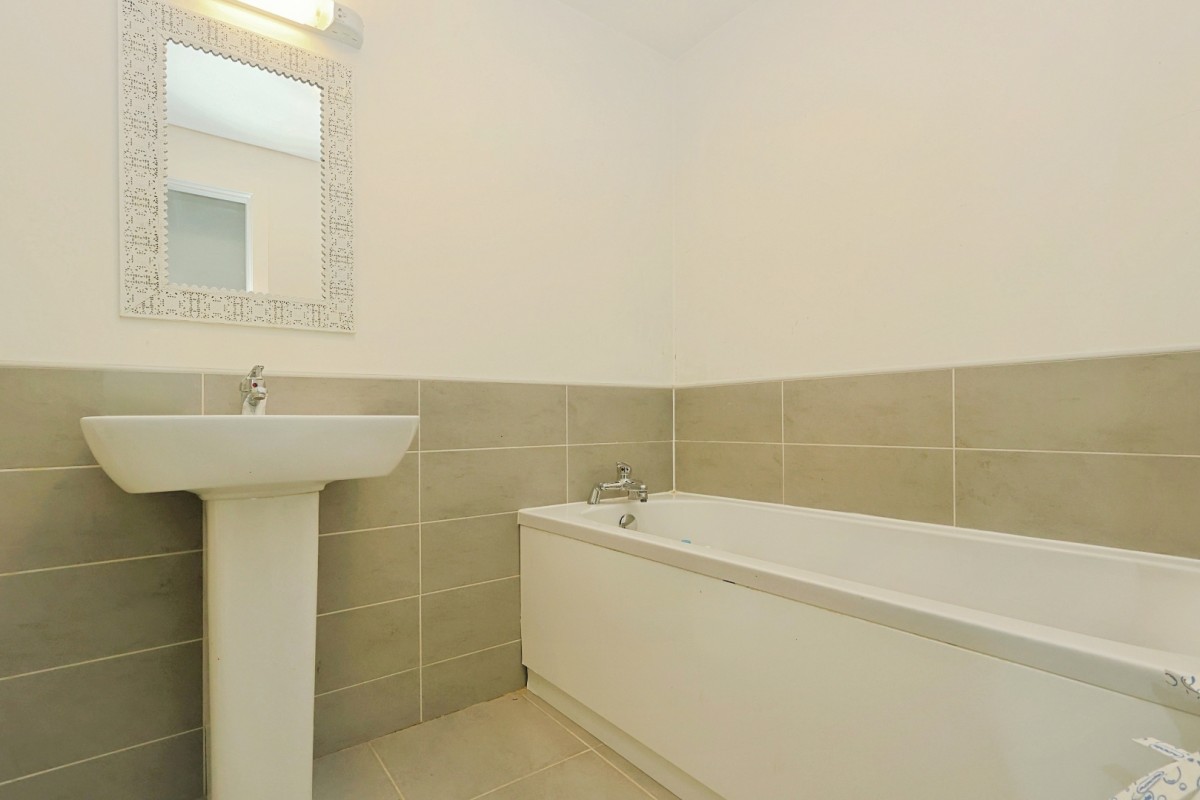 613 Stanningley Road, West Yorkshire, Leeds