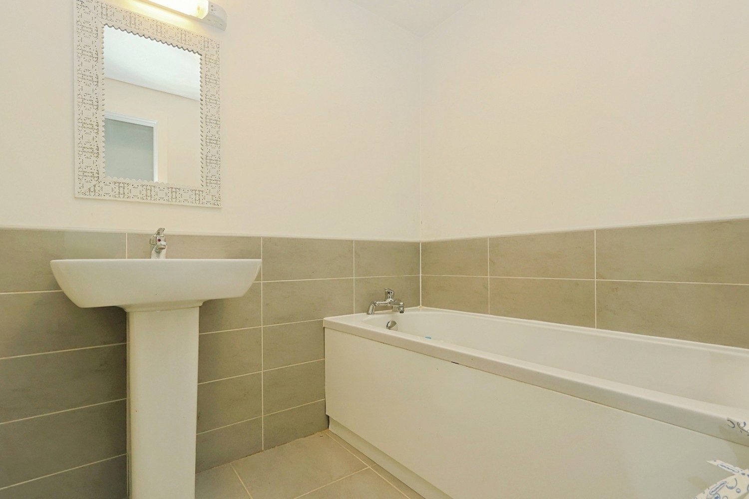 2 bedroom Flat for sale in 613 Stanningley Road, West Yorkshire, Leeds