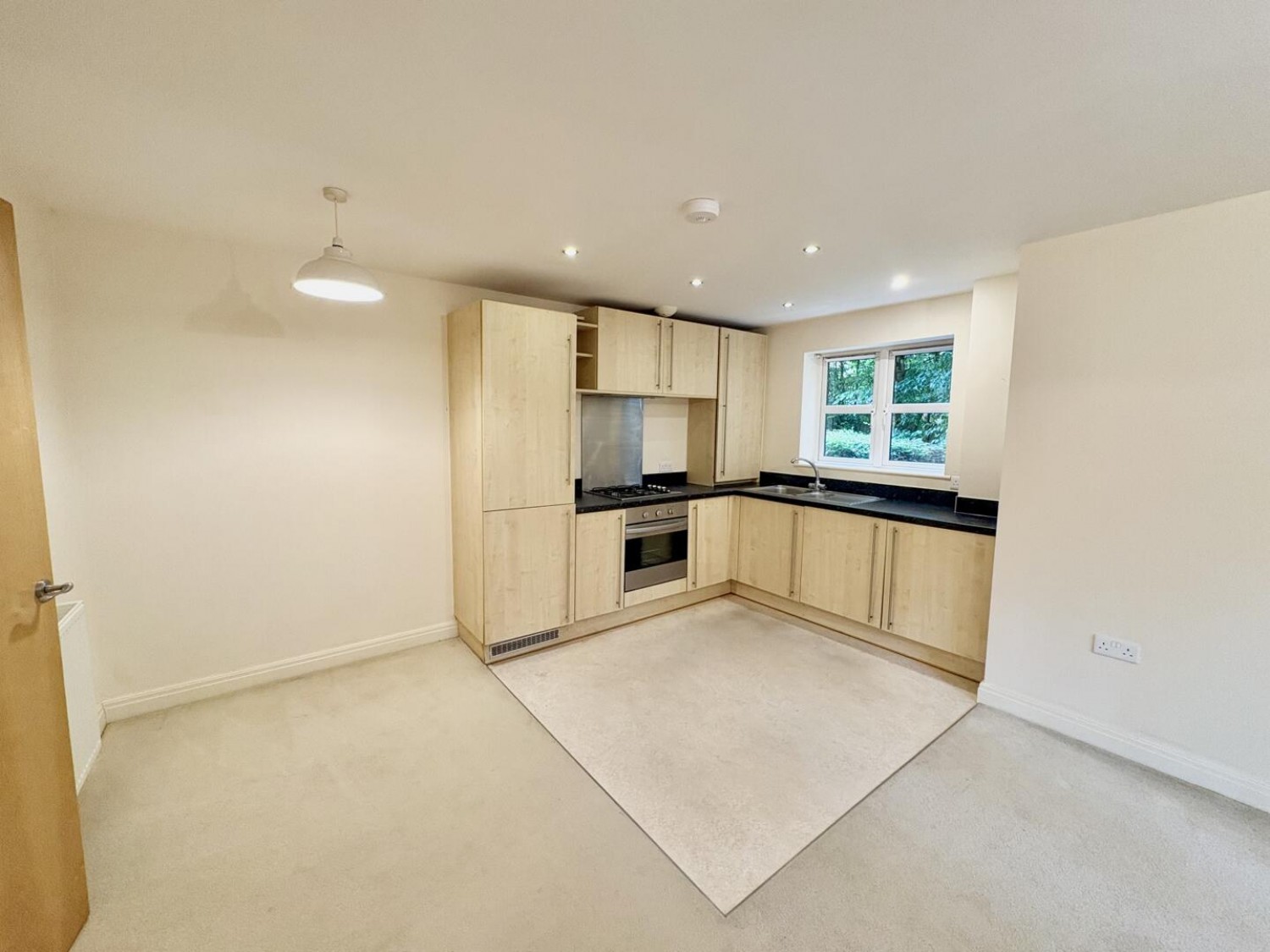 2 bedroom Flat to let in Quarry Hill, Wilnecote, Tamworth, Staffordshire