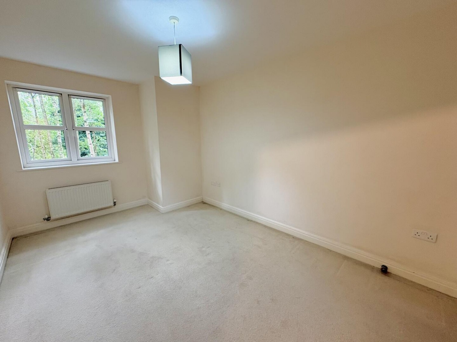 2 bedroom Flat to let in Quarry Hill, Wilnecote, Tamworth, Staffordshire