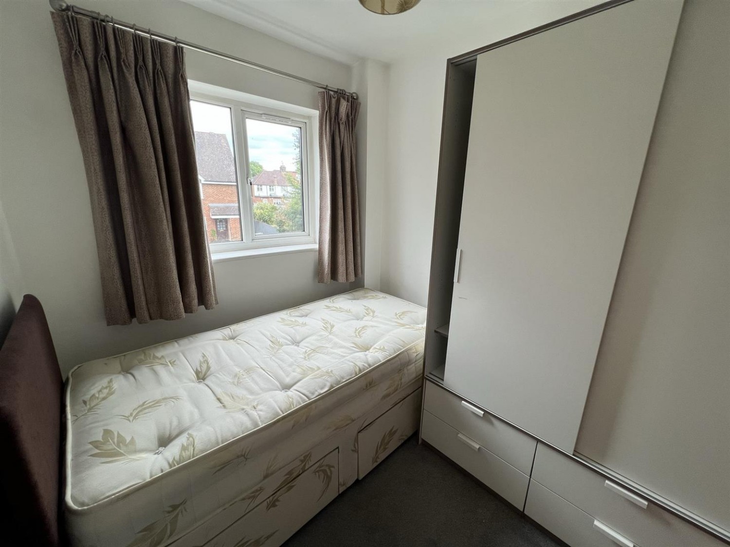 2 bedroom Flat to let in Willow Court, Fulbeck Way, North Harrow, Middlesex
