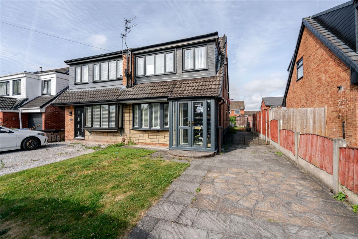 Stanley Dr, leigh