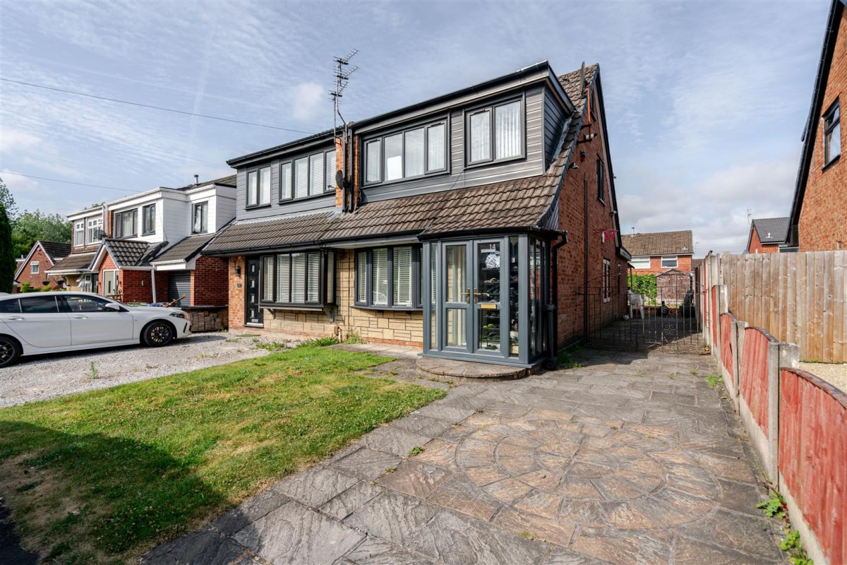 Stanley Dr, leigh