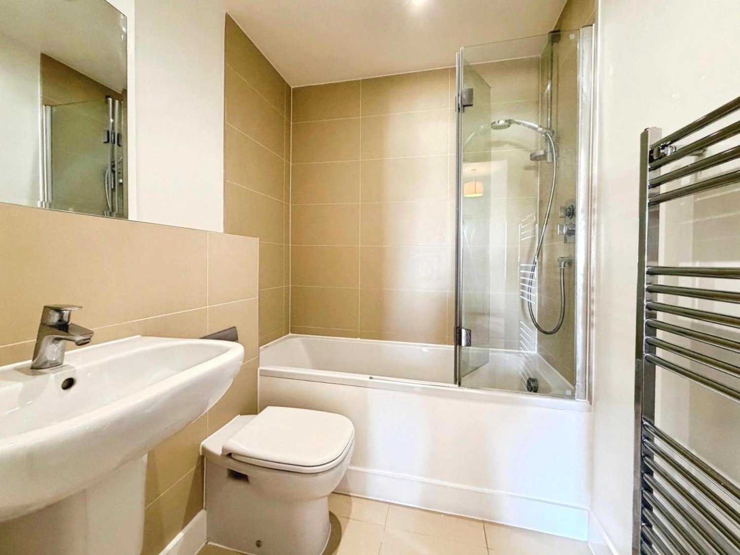 2 bedroom Flat to let in Fairway Apartments, Fairway, Bristol