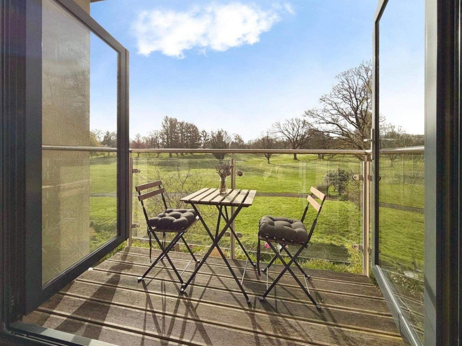 2 bedroom Flat to let in Fairway Apartments, Fairway, Bristol