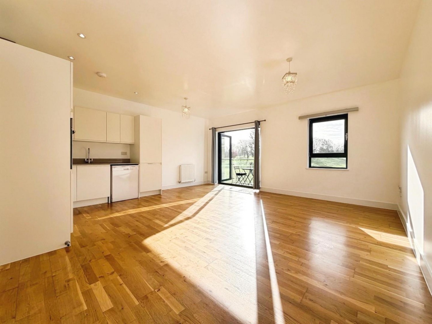 2 bedroom Flat to let in Fairway Apartments, Fairway, Bristol