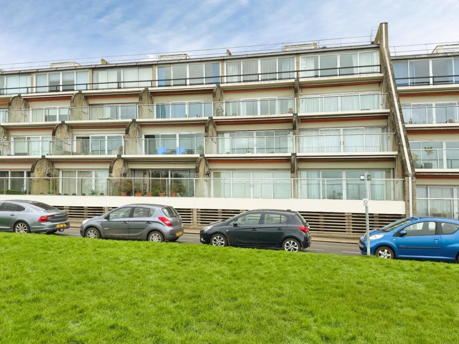 2 bedroom Flat to let in Whitecliffs, The Leas, Folkestone