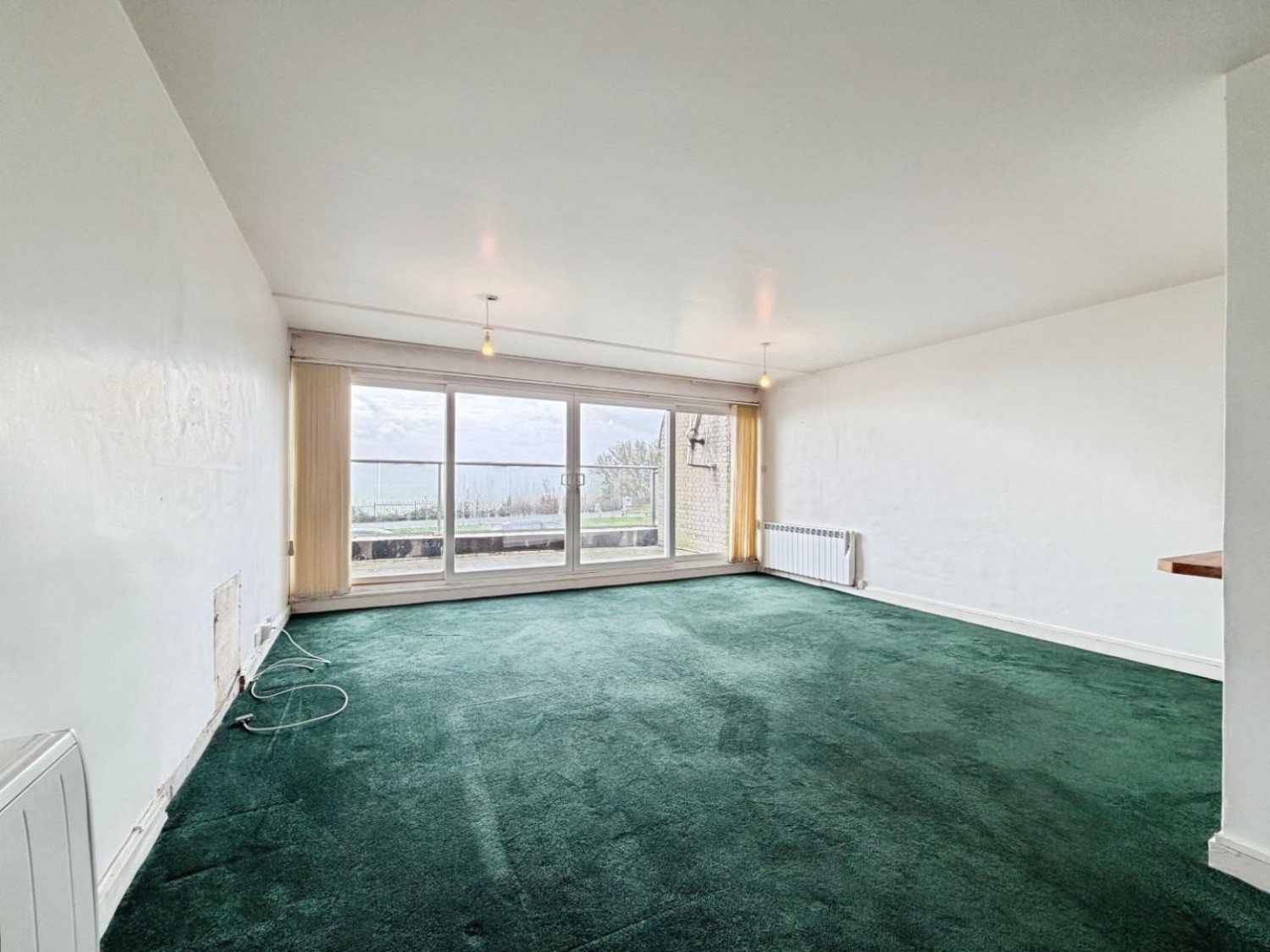 2 bedroom Flat to let in Whitecliffs, The Leas, Folkestone